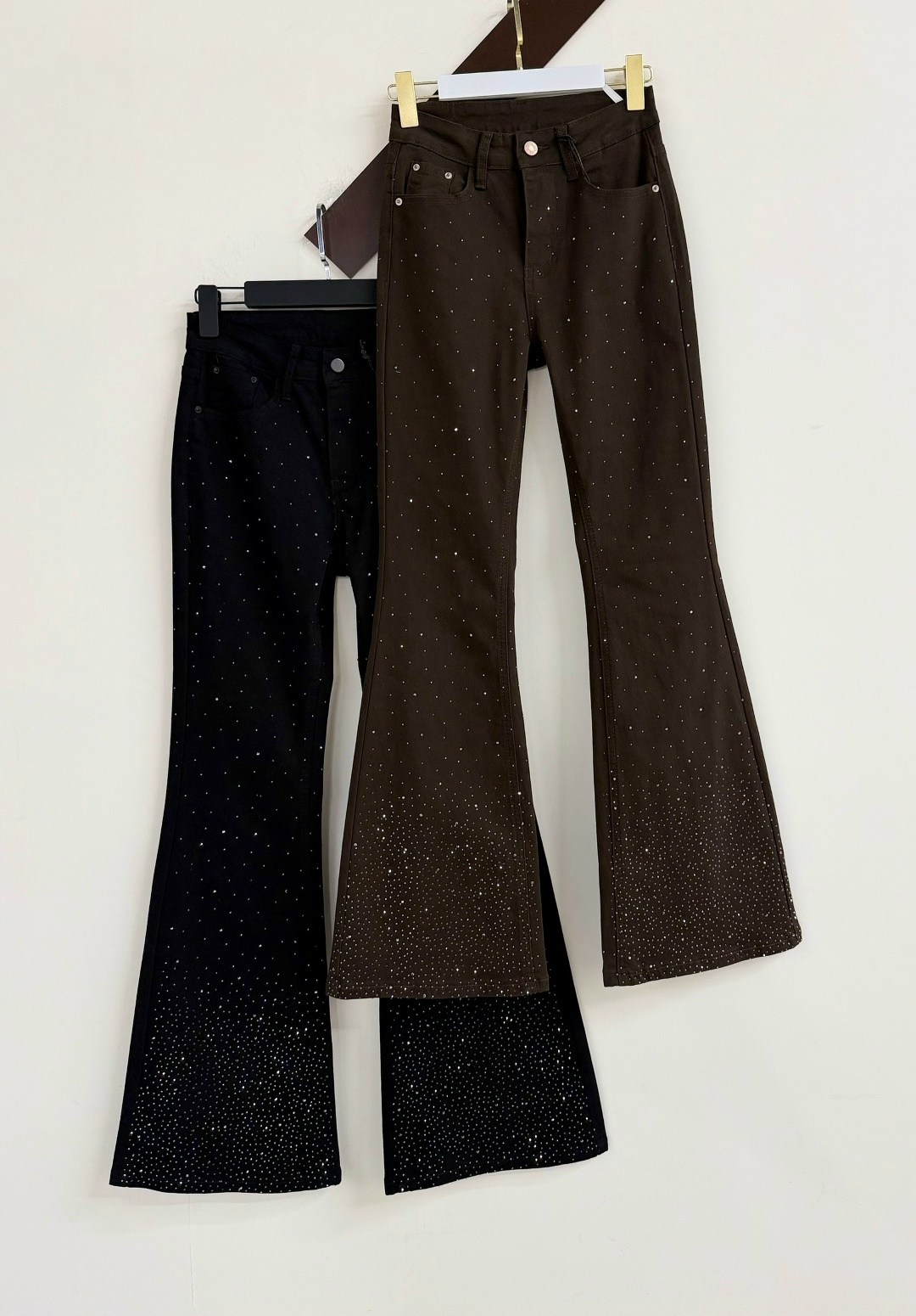 джинсы для девочек клеш,джинсы клеш женские,джинсы в стразах,женские джинсы со стразами,джинсы клеш