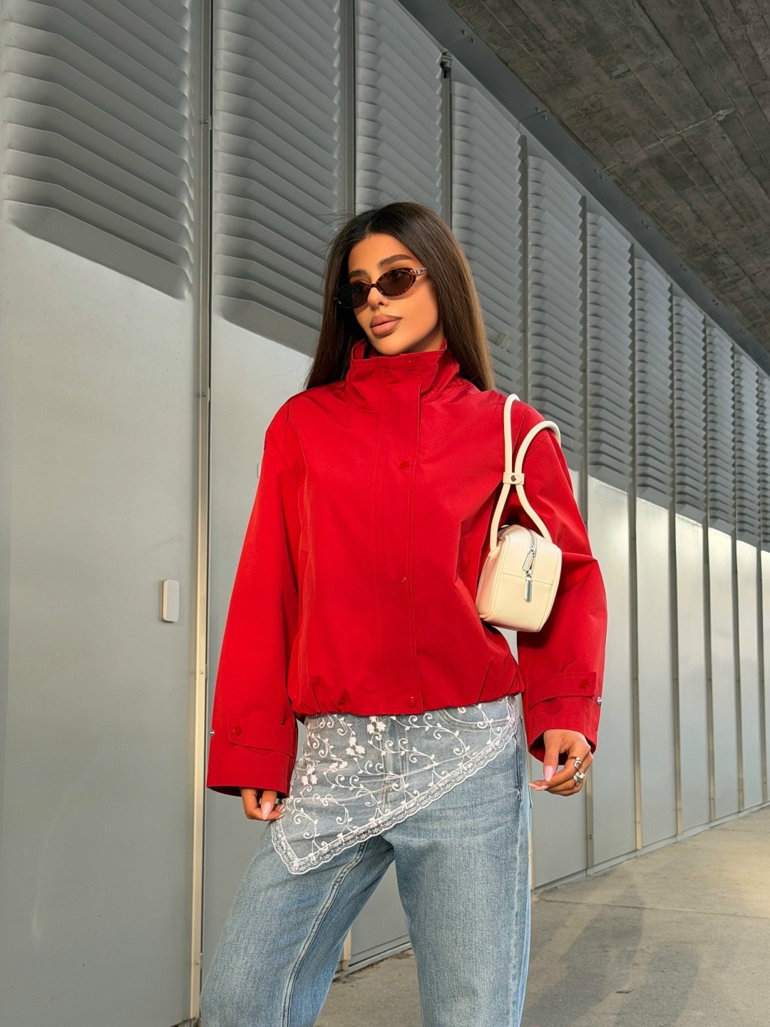 куртка стильная,легкая куртка,куртка бомбер,косуха куртка,белая куртка