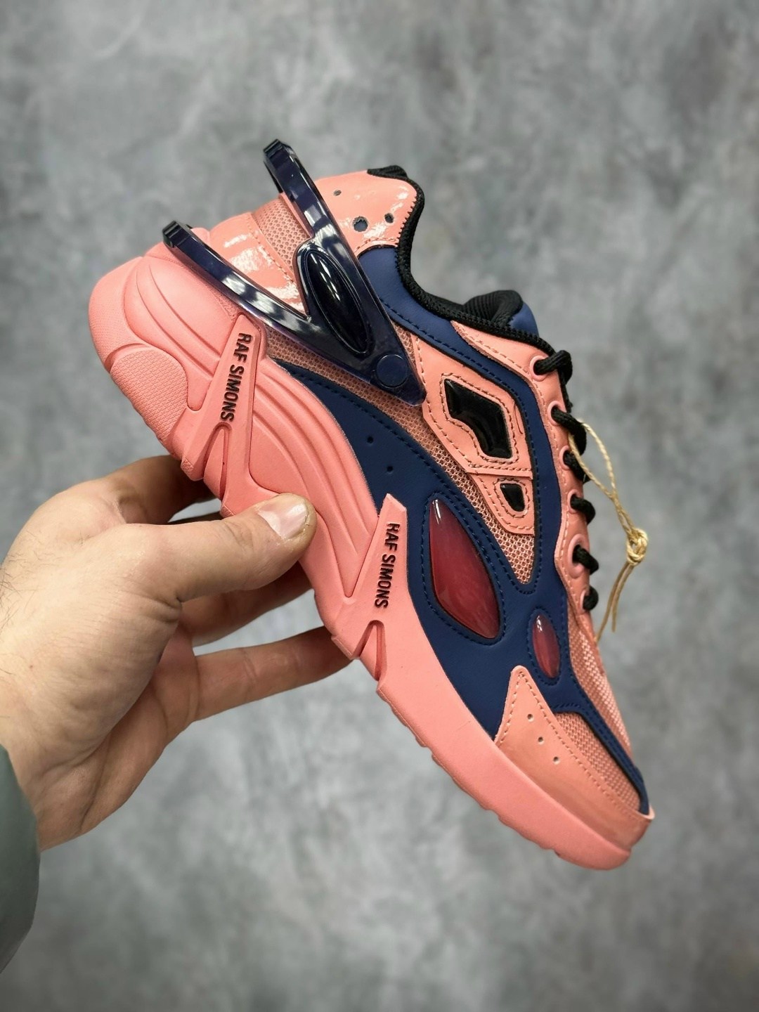 кроссовки raf simons cylon-21 розовый,кроссовки raf simons,кроссовки raf simons лососево-розовый,кроссовки raf simons cylon 21,кроссовки adidas raf simons x ozweego 'tactile rose' розовый