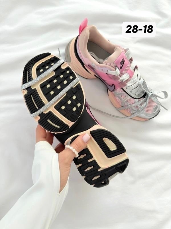 кроссовки для женщин nike initiator pink,кроссовки для бега v2k run женские с низким верхом розовые/серебристые nike,nike кроссовки для бега,кроссовки nike женские,кроссовки nike