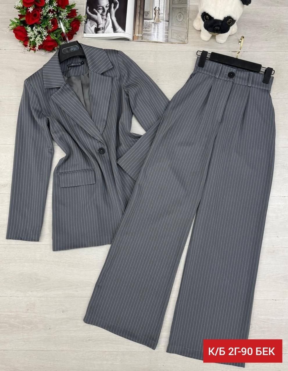 серый брючный костюм,костюм деловой женский,костюм двойка,женские костюмы в полоску,брючный костюм