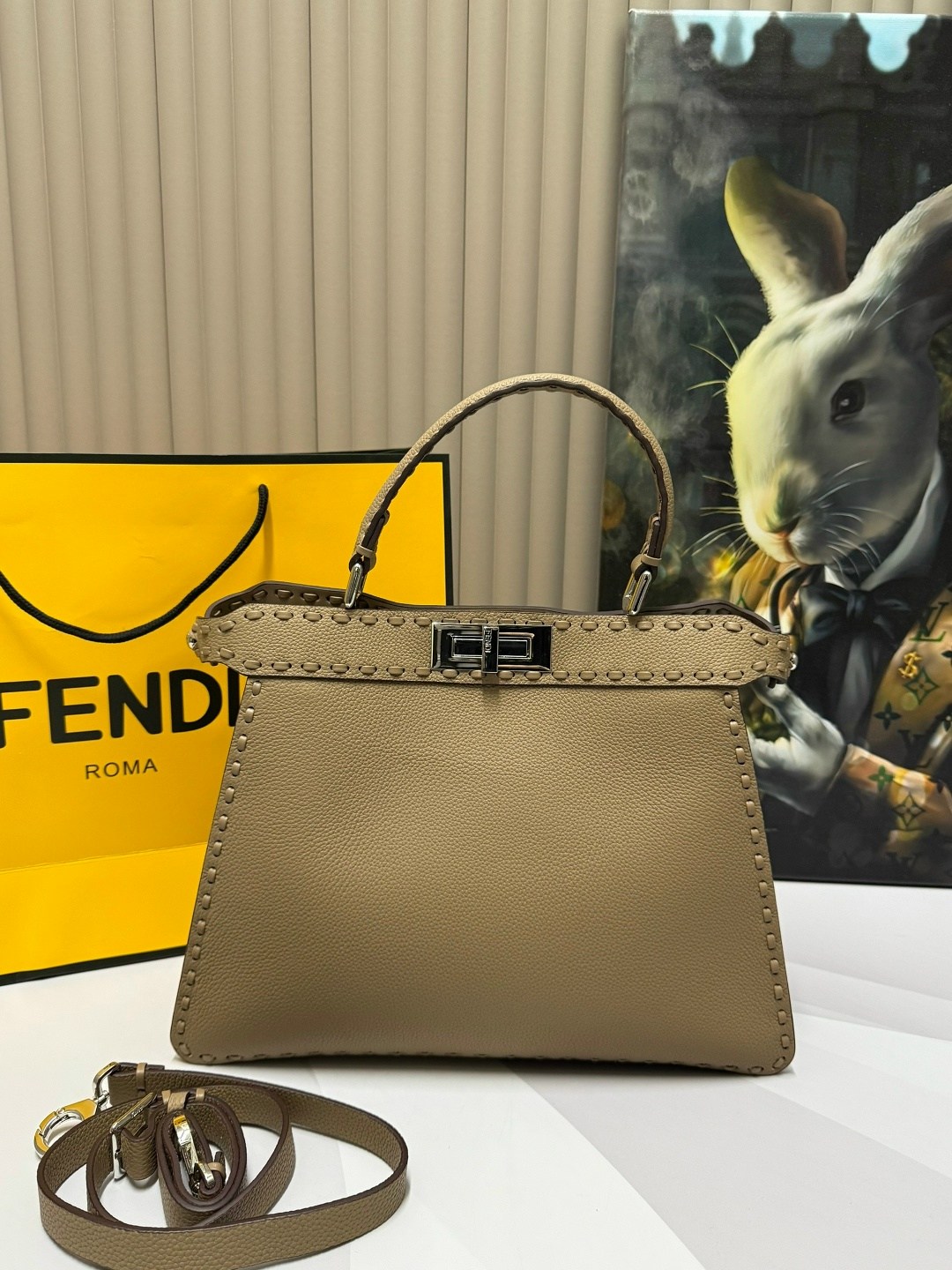 женская сумка fendi,сумка fendi,женская бежевая сумка fendi peekaboo mini,сумка fendi peekaboo фенди,сумка fendi peekaboo