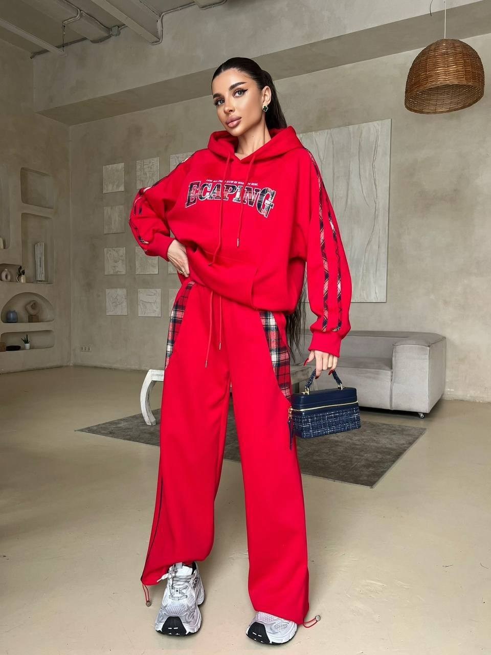 женский красный костюм miu miu,красный женский костюм,спортивный женский костюм красный,женский спортивный костюм,спортивный костюм