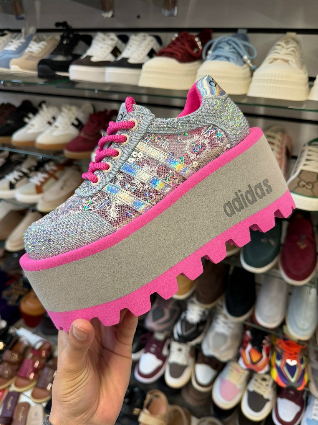 ,женские кроссовки,обуви,женская ,модная