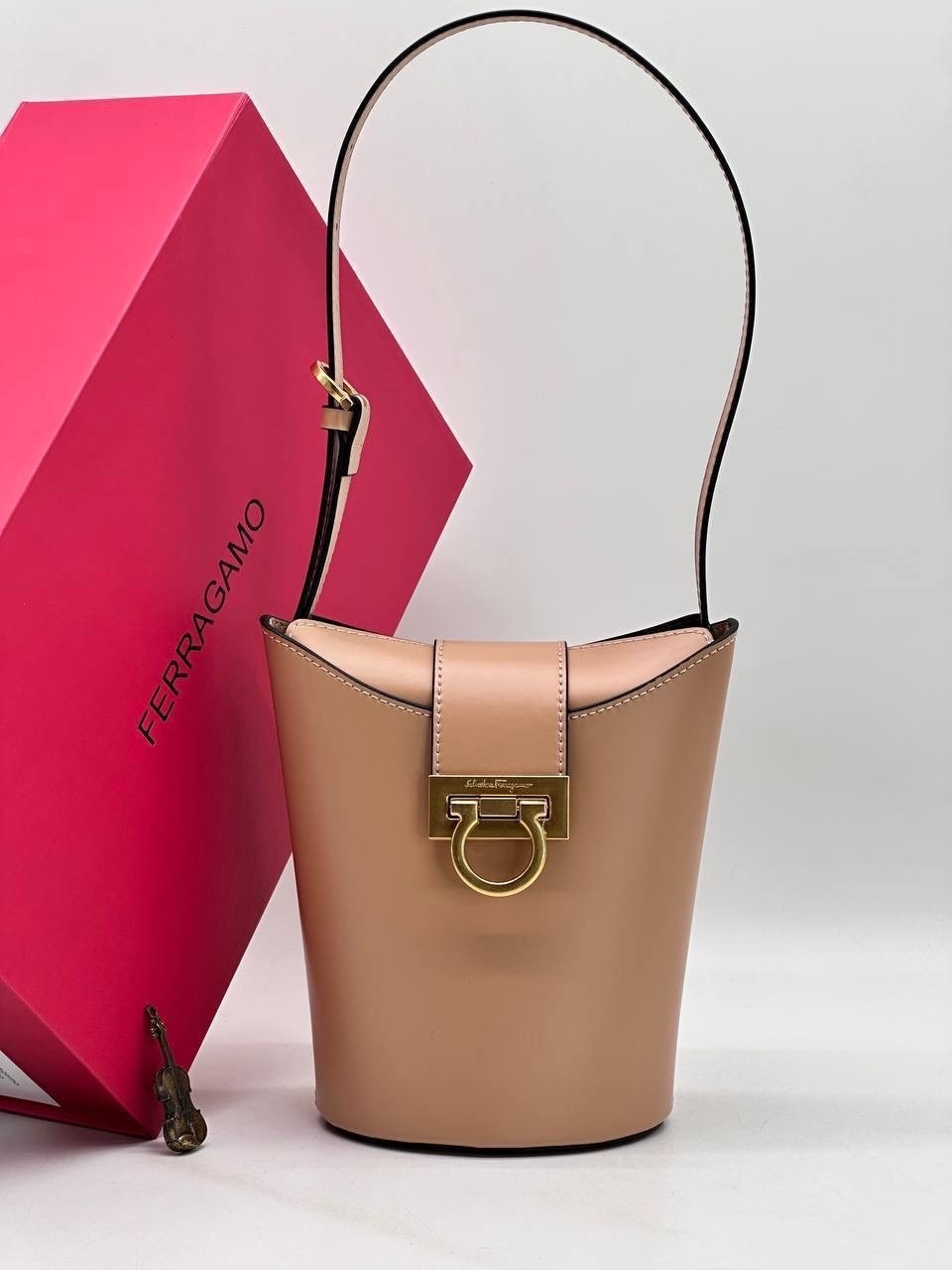 сумка salvatore ferragamo,сумка ferragamo,сумки,сумка,женская сумка