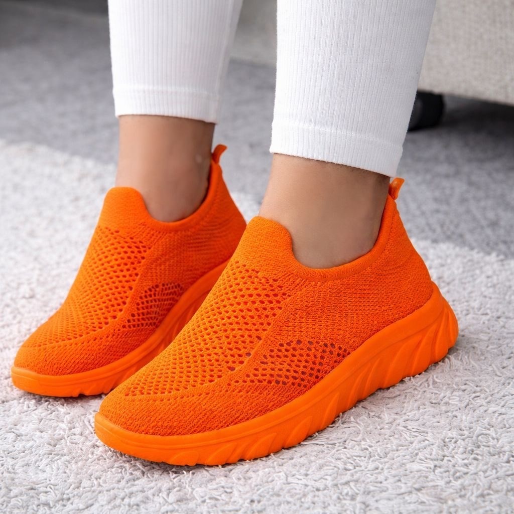 ,кроссовки женскиe,оранжевые кроссовки, спортивная,модная спортивная