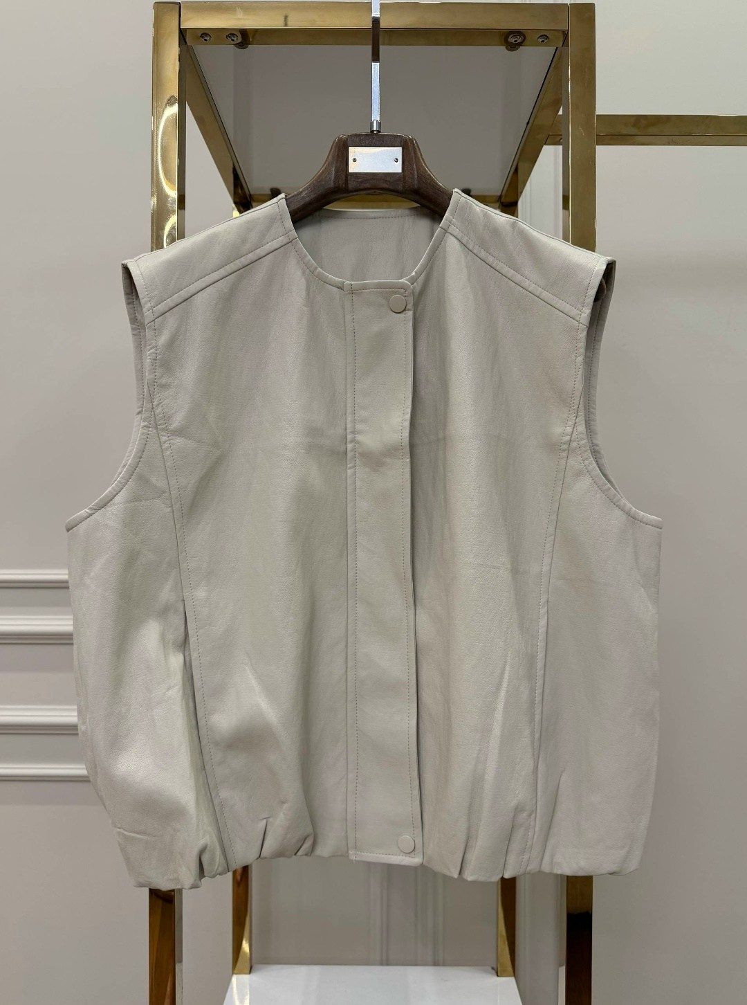 женские жилеты,жилетка женская,жилет,кожаный жилет,теплый жилет