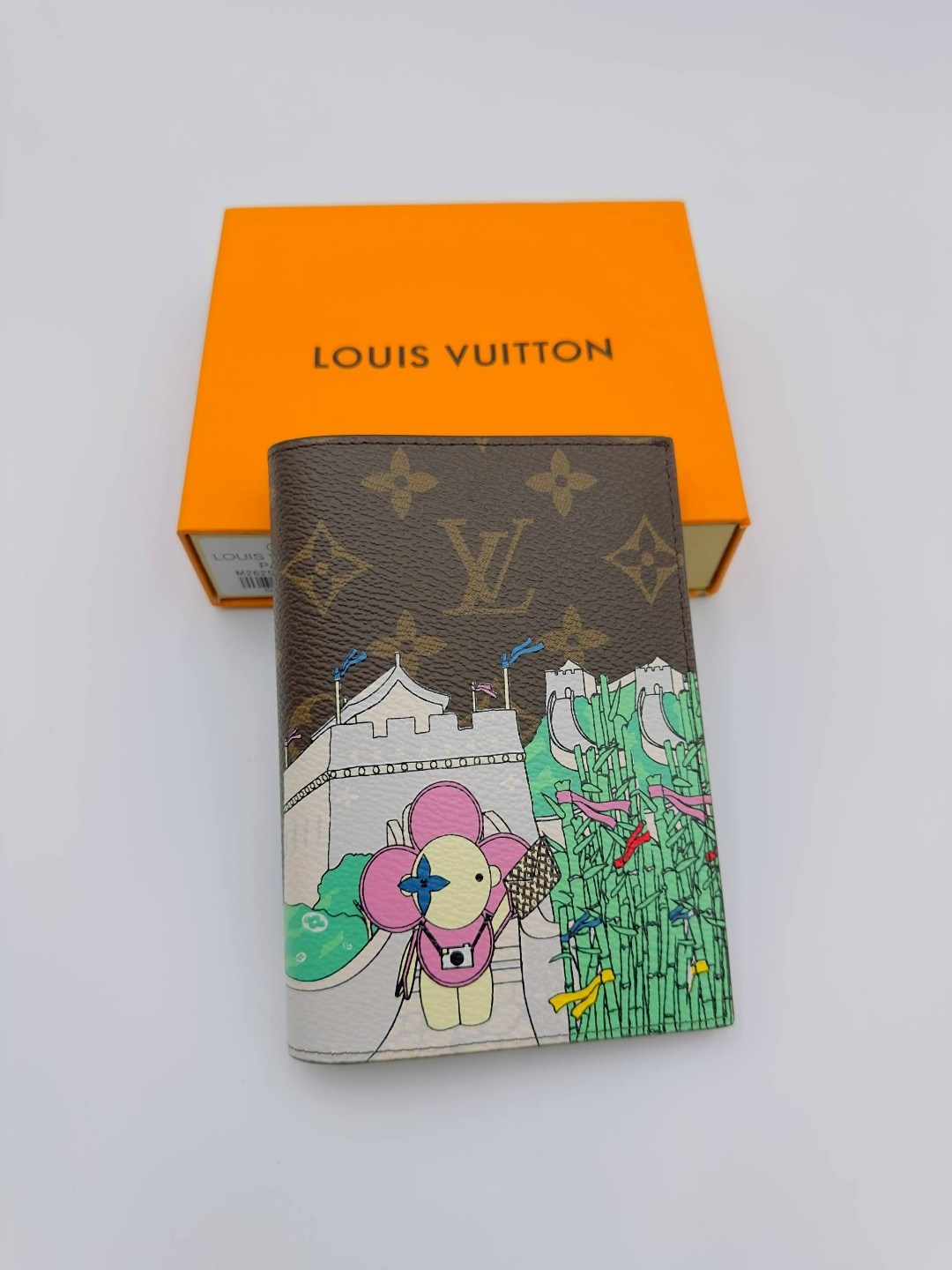 обложка для паспорта louis vuitton,обложка на паспорт louis vuitton print lion,чехол на паспорт луи виттон,обложка на паспорт louis vuitton tiamat,обложка для паспорта луи виттон