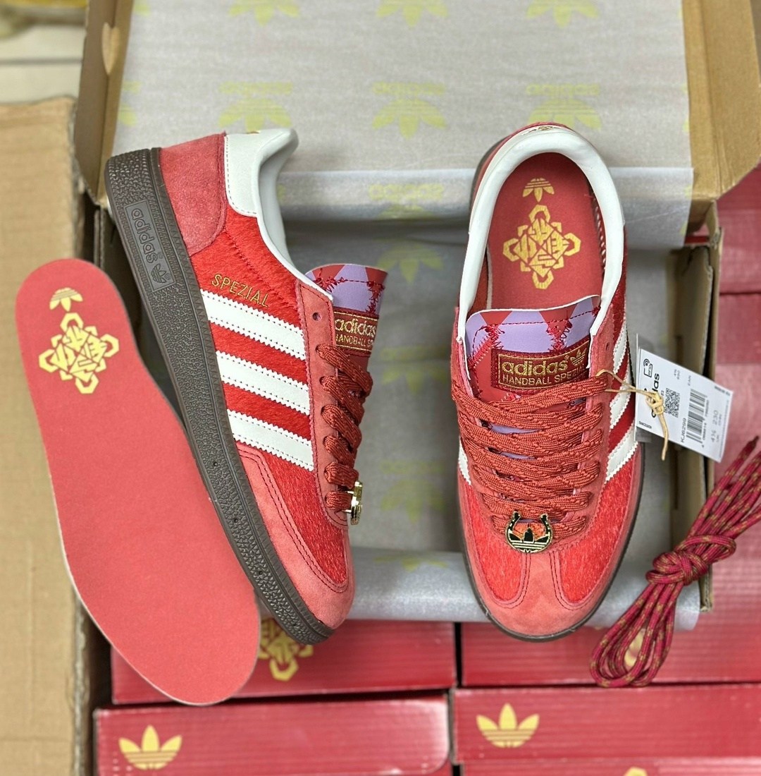 кроссовки adidas spezial,adidas spezial red,кроссовки adidas,adidas samba женские красные,adidas originals handball spezial