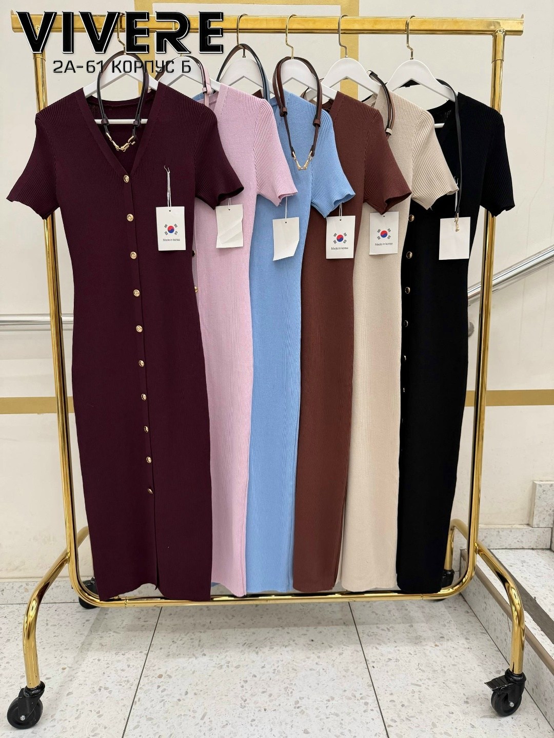 платье трикотажное с золотыми пуговками elia style,платье трикотажное с ремнем,трикотажное платье миди с пуговицами спереди и ремнем в тон,платье женское,трикотажное платье