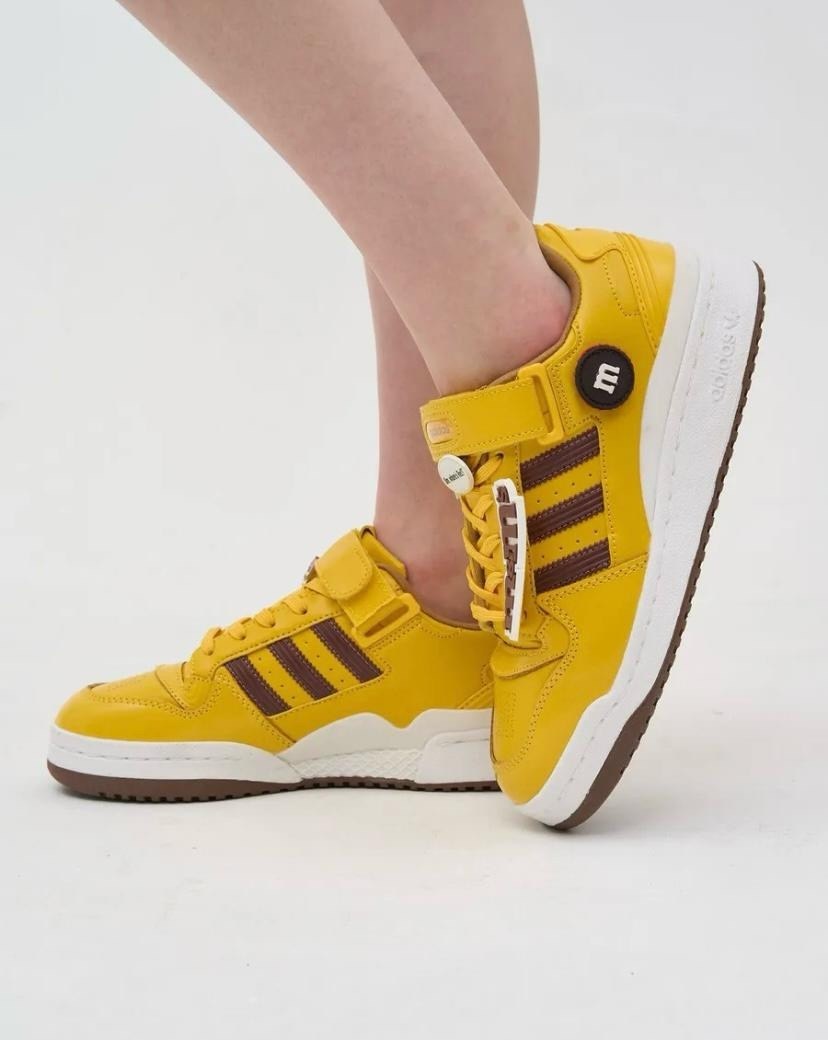,adidas forum 84 low коллаборация,кроссовки adidas,m&m’s x adidas forum low 84,кроссовки adidas original