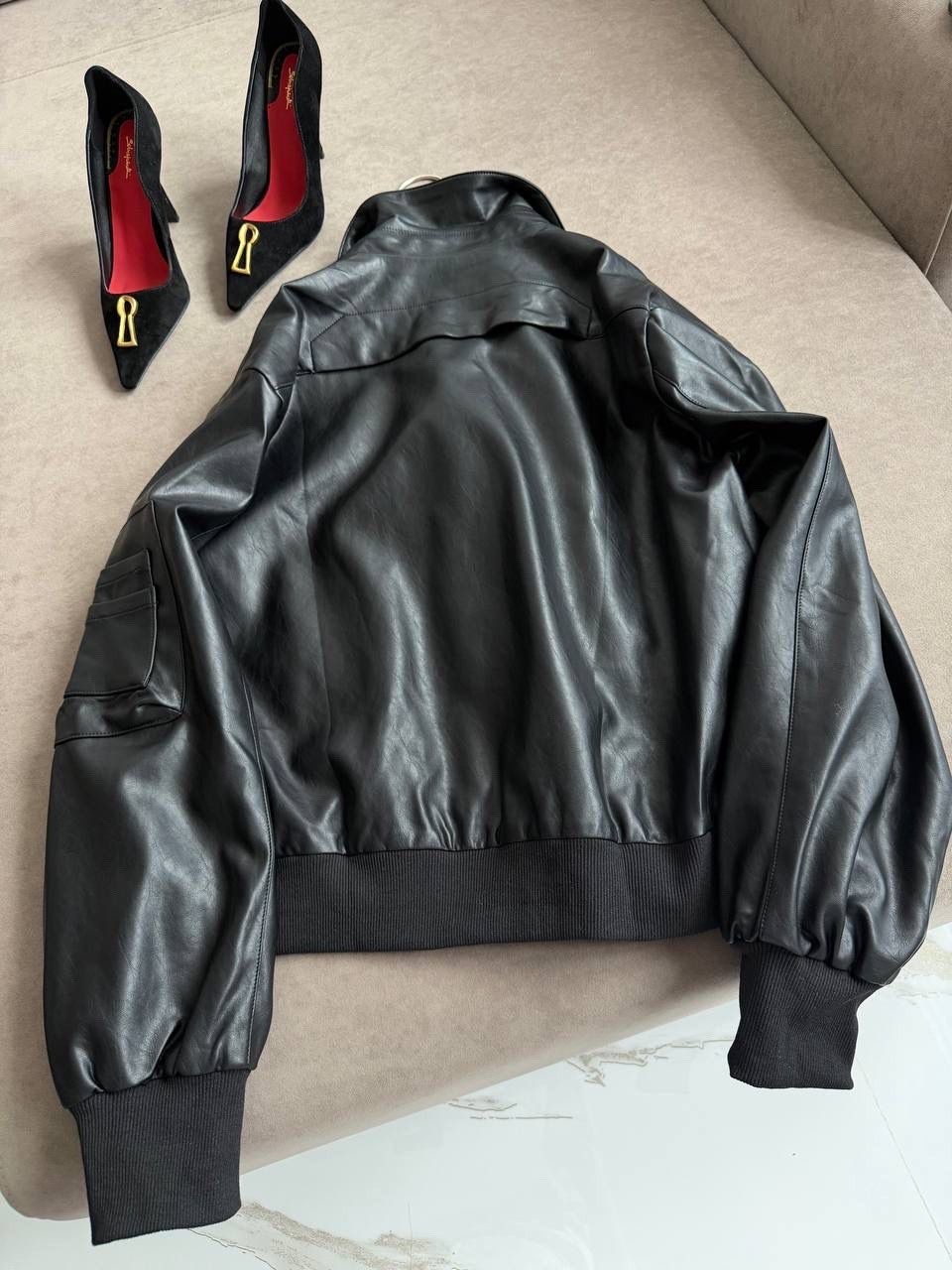 кожаная куртка,куртка бомбер,куртка стильная,женская кожаная куртка,куртка