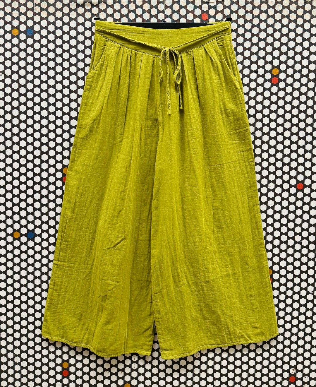 брюки женские хлопково-льняные с широкими штанинами,льняные широкие брюки,льняные брюки,широкие брюки,брюки женские хлопково-льняные с завышенной талией