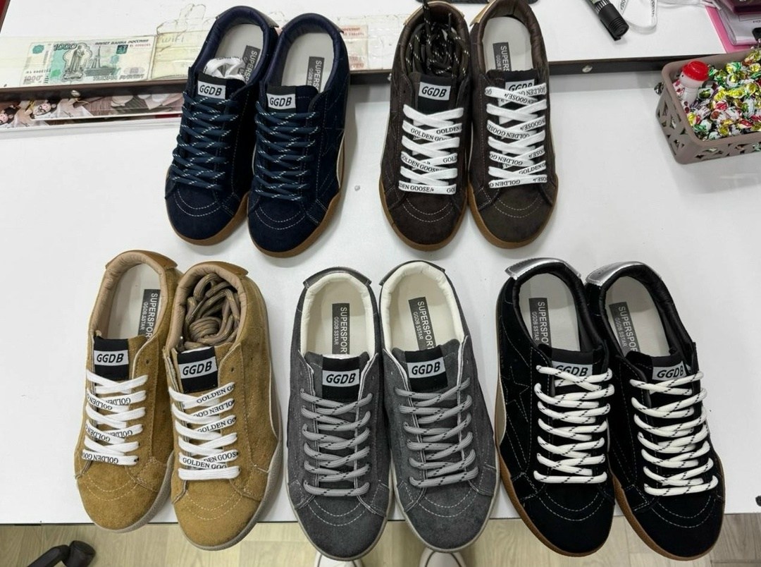 golden goose кроссовки super-star коричневый,golden goose кеды super-star с эффектом потертости коричневый,golden goose кеды superstar со вставками коричневый,коричневые кроссовки ball star golden goo