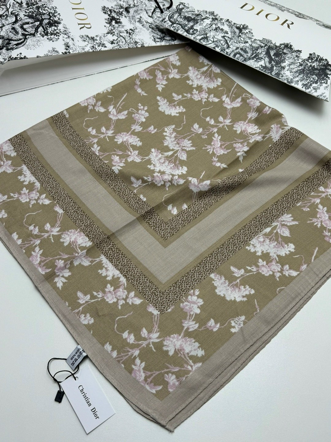 шарф платок,женские платки,брендовый платок,шарф платок женский,платки шейный