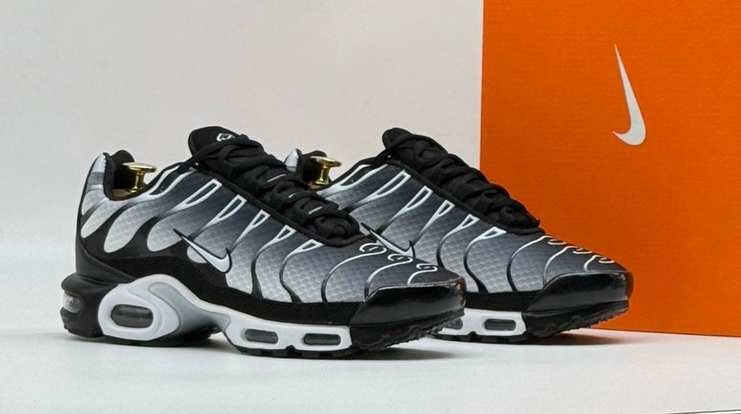 кроссовки nike air max tn plus,кроссовки мужские nike air max tn plus,nike air max tn plus black,кроссовки nike tn plus,nike air max tn plus