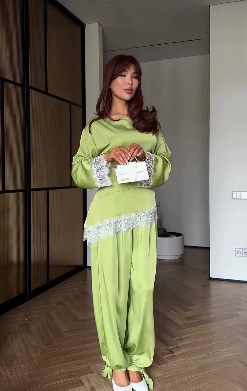 стильные костюмы,атласный брючный костюм,костюм из атласа брючный,шелковый костюм,атласные костюмы