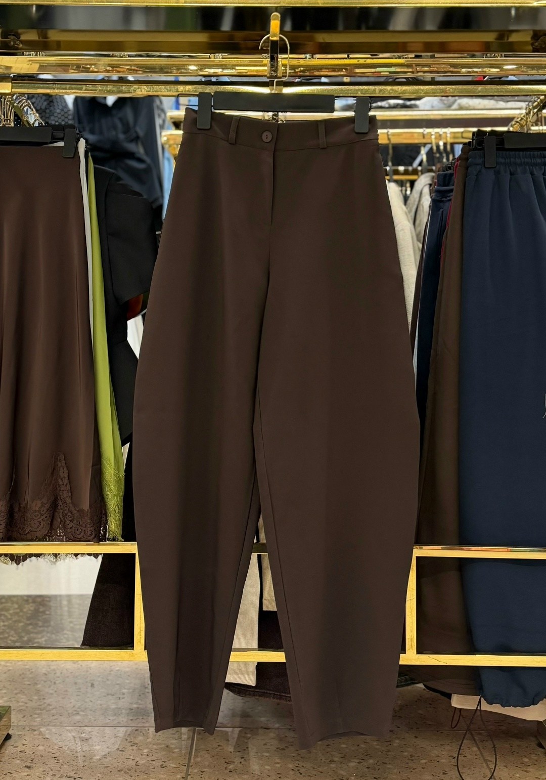 брюки классические,прямые брюки,повседневные брюки,брюки модные,широкие брюки