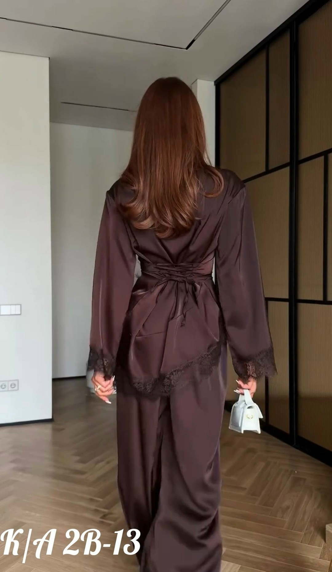 стильные костюмы,брючный атласный костюм,атласный костюм женский,атласный костюм,костюм из атласа брючный