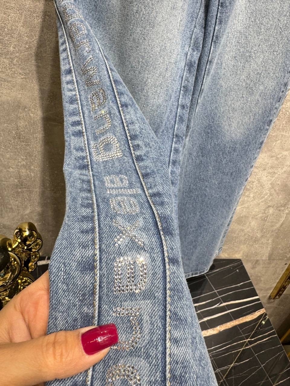 джинсы и жакет в стиле шанель,джинсы клеш,модные джинсы,твидовый жакет chanel с джинсами,модные образы