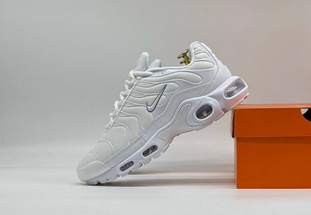 кроссовки nike air max tn plus,nike air max plus tn мужские кроссовки белые,nike air max tn plus white,кроссовки,кроссовки nike air max tn plus мужские