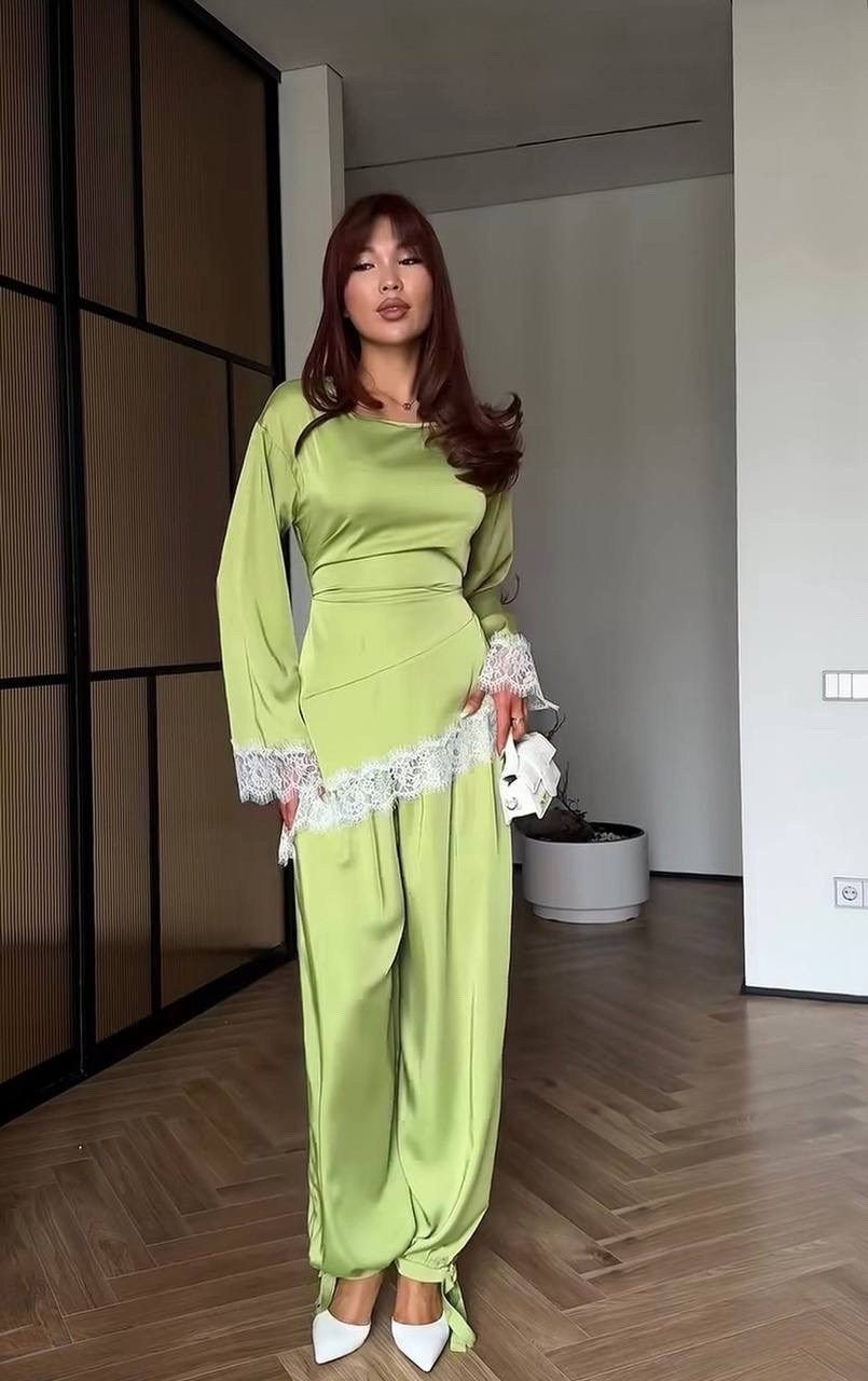 стильные костюмы,атласный брючный костюм,костюм из атласа брючный,шелковый костюм,атласные костюмы