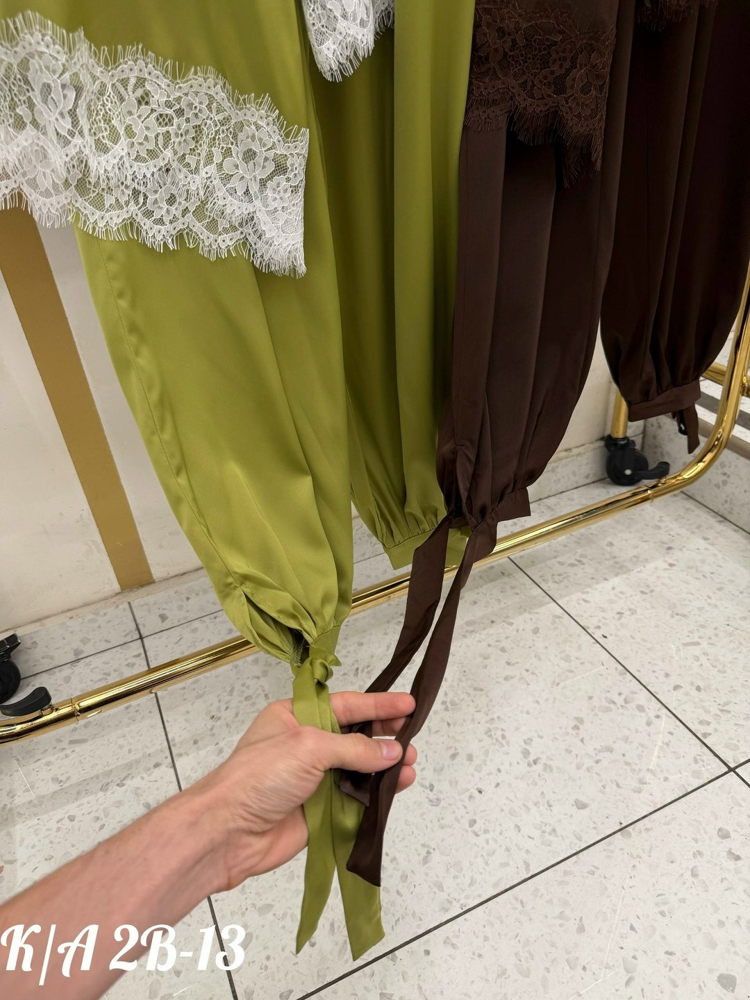 стильные костюмы,брючный атласный костюм,атласный костюм женский,атласный костюм,костюм из атласа брючный