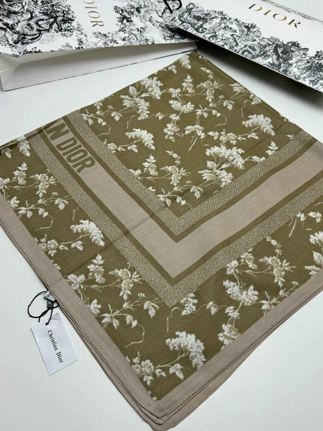 шарф платок,женские платки,брендовый платок,шарф платок женский,платки шейный