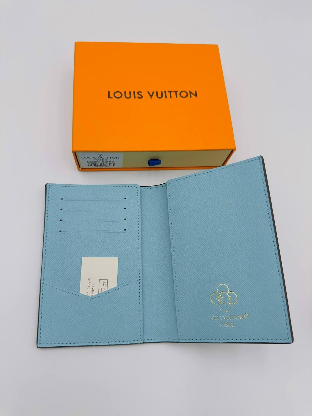 обложка для паспорта louis vuitton,обложка на паспорт louis vuitton print lion,чехол на паспорт луи виттон,обложка на паспорт louis vuitton tiamat,обложка для паспорта луи виттон