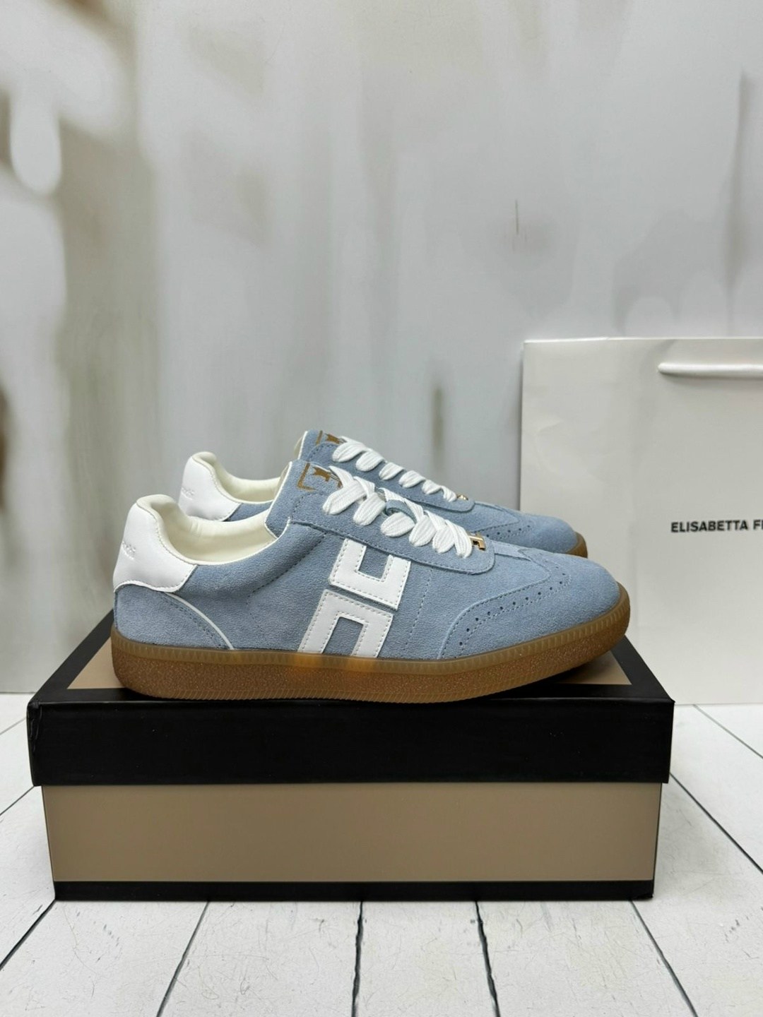 ,кроссовки hogan,замшевые кроссовки,повседневные кроссовки,женские кроссовки