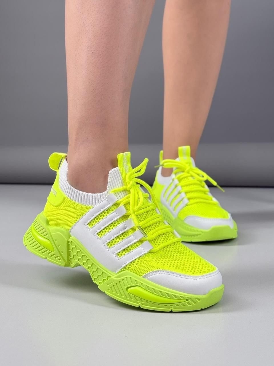 кроссовки женскиe,кроссовки,кроссовки с салатовой подошвой,спортивная ,модные кроссовки