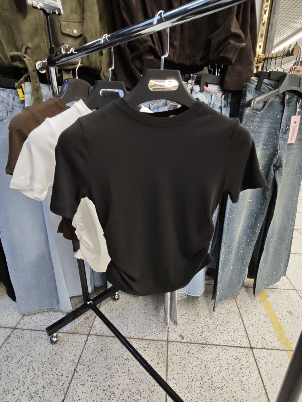 коричневая футболка женская,футболки женская,футболки модные,футболки для женщин,футболки и майки