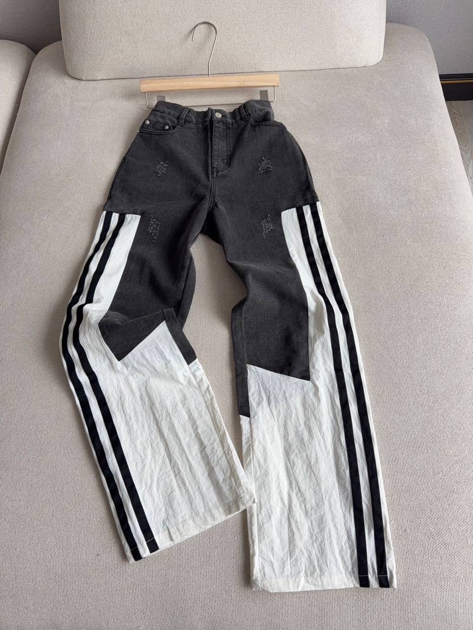 комбинированные джинсы,джинсы в полоску,джинсы модные,джинсы широкие,джинсы с лампасами