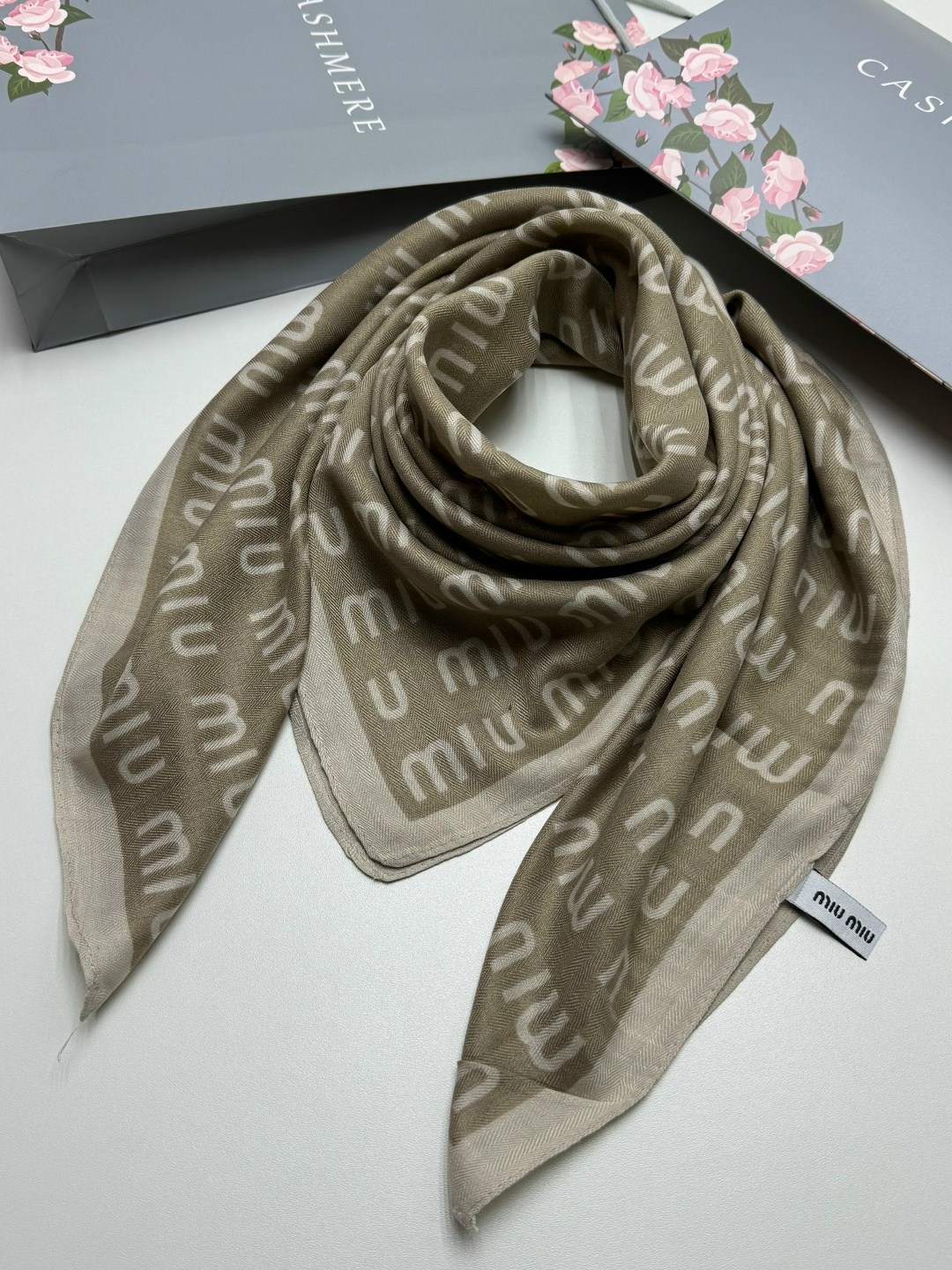 шарф платок,женские платки,брендовый платок,шарф платок женский,платки шейный