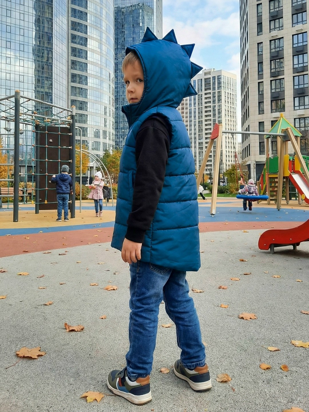 жилет детский,жилет с капюшоном,жилетка с капюшоном,жилет утепленная,жилеты детские