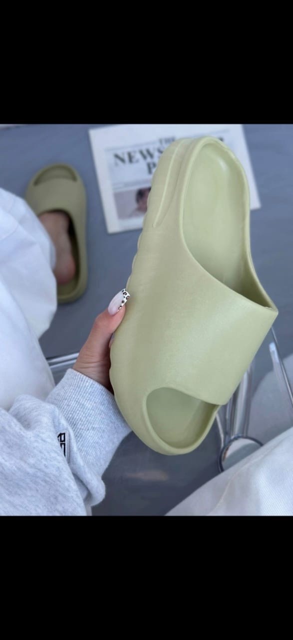 тапки модные,шлепки объемные,шлепанцы женские,тапочки модные,adidas yeezy slide