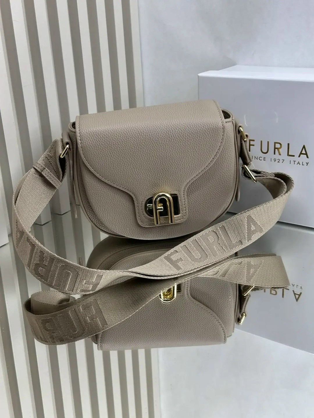 сумка furla,сумка женская furla,сумка через плечо furla lotus mini crossbody серо-бежевый,сумка фурла,сумка