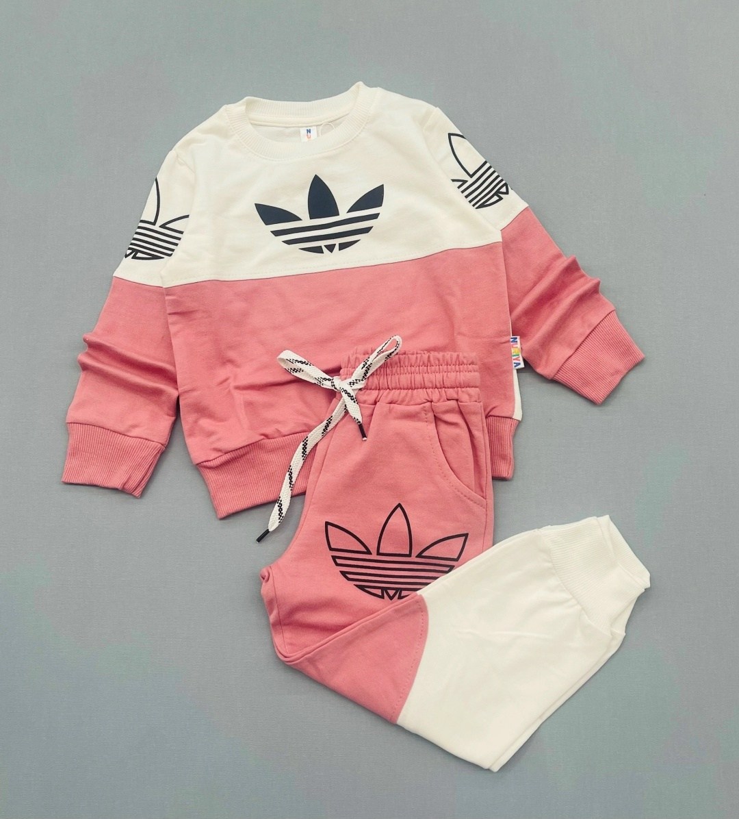 детский спортивный костюм adidas originals,детский спортивный костюм adidas,костюм спортивный для девочек костюм,костюм адидас для девочки,костюм спортивный для девочек