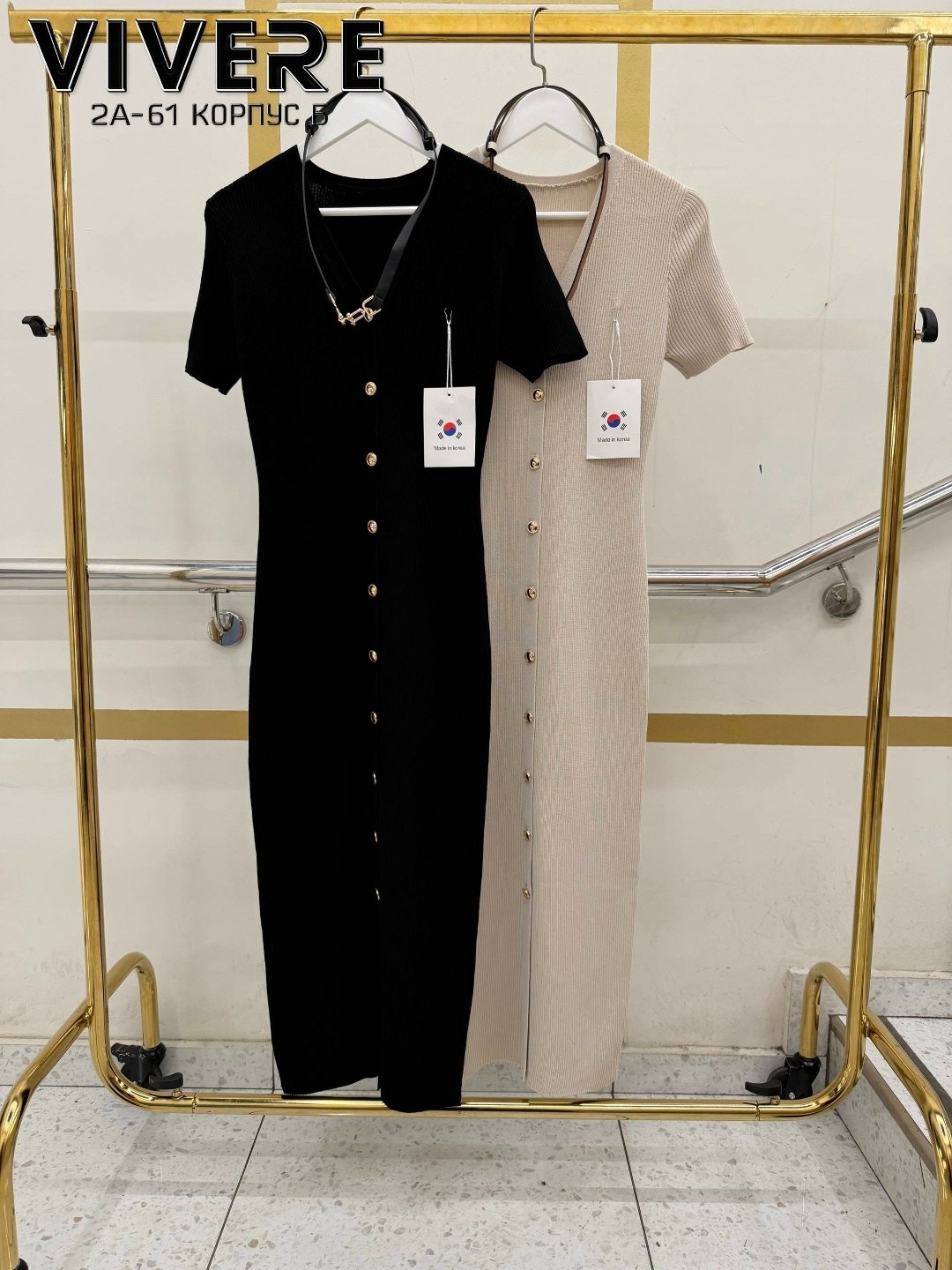 платье трикотажное с золотыми пуговками elia style,платье трикотажное с ремнем,трикотажное платье миди с пуговицами спереди и ремнем в тон,платье женское,трикотажное платье