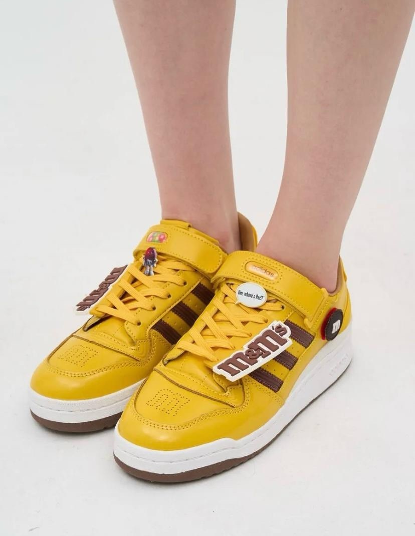 ,adidas forum 84 low коллаборация,кроссовки adidas,m&m’s x adidas forum low 84,кроссовки adidas original