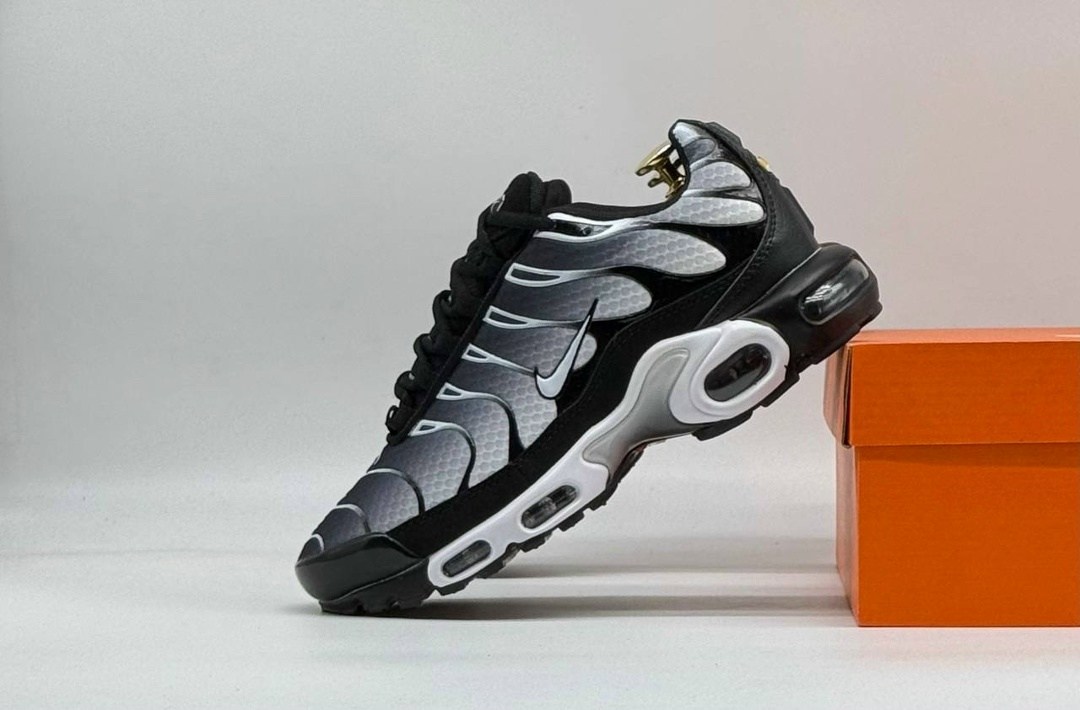 кроссовки nike air max tn plus,кроссовки мужские nike air max tn plus,nike air max tn plus black,кроссовки nike tn plus,nike air max tn plus