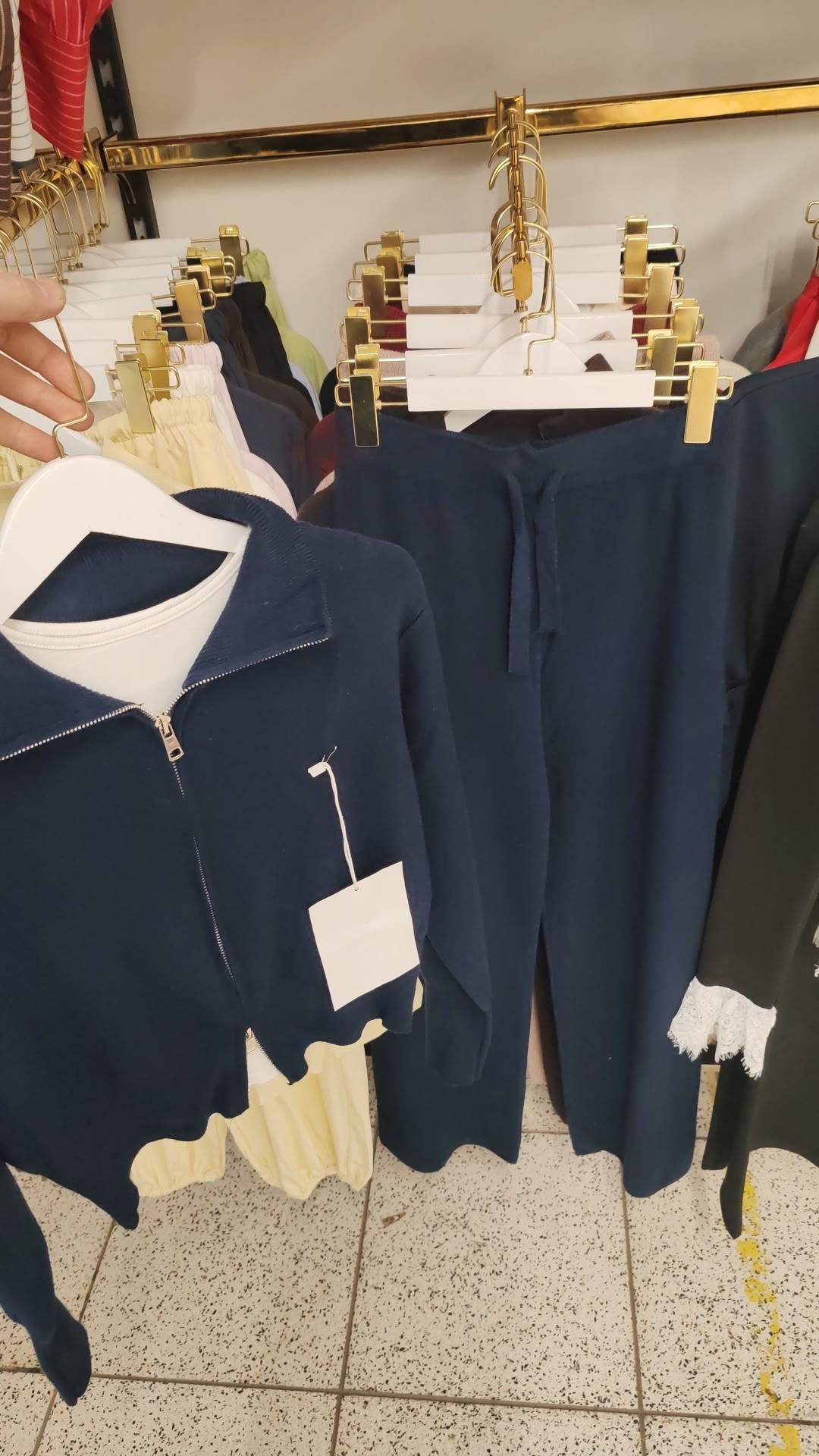 костюм женский,костюм трикотажный,костюм двойка кашемир,трикотажный брючный костюм,женский костюм белый