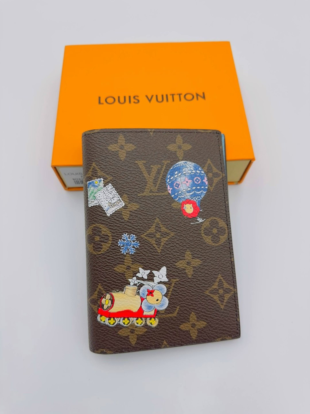 обложка для паспорта louis vuitton,обложка на паспорт louis vuitton print lion,чехол на паспорт луи виттон,обложка на паспорт louis vuitton tiamat,обложка для паспорта луи виттон