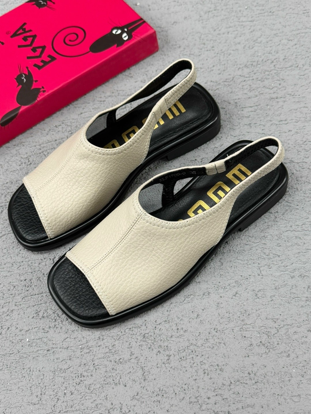 женские шлепанцы,тапочки кожаные,модные тапочки,модные шлепанцы,