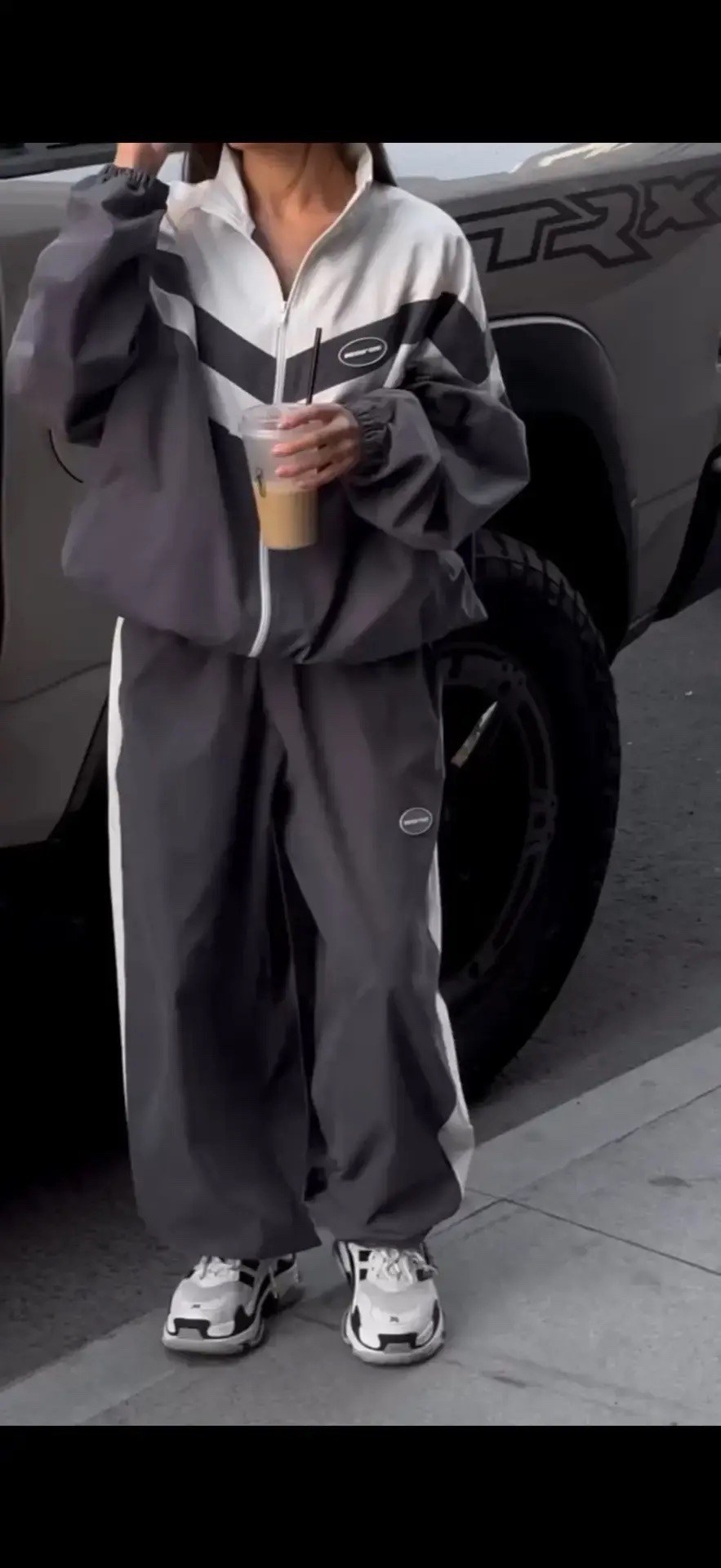 спортивный костюм,костюм женский,серые спортивные костюмы женские,женский спортивный костюм оверсайз,комплект спортивной одежды женский из двух предметов