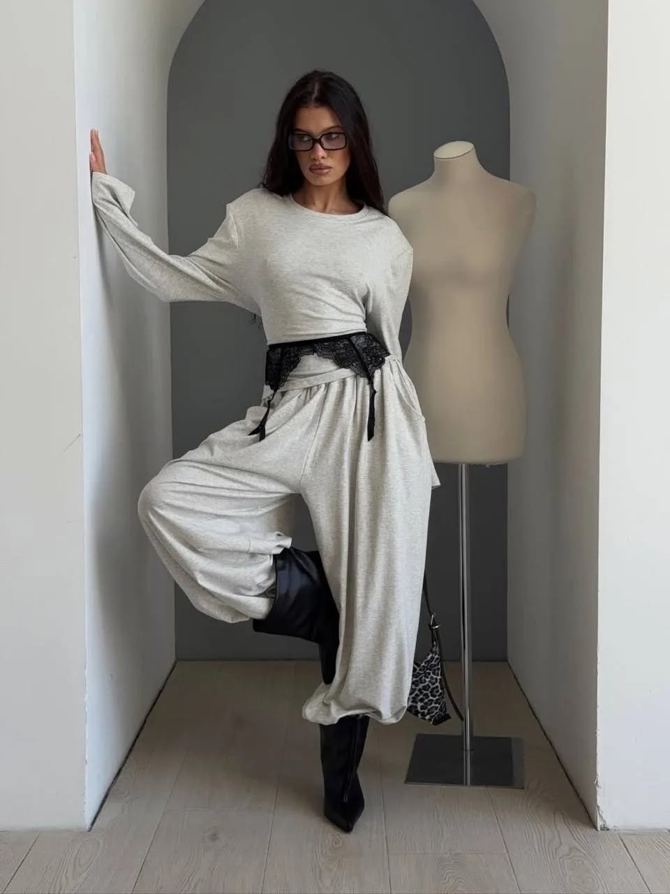 белый брючный костюм,брючный костюм,женский трикотажный брючный костюм,трикотажный брючный костюм,трикотажный костюм