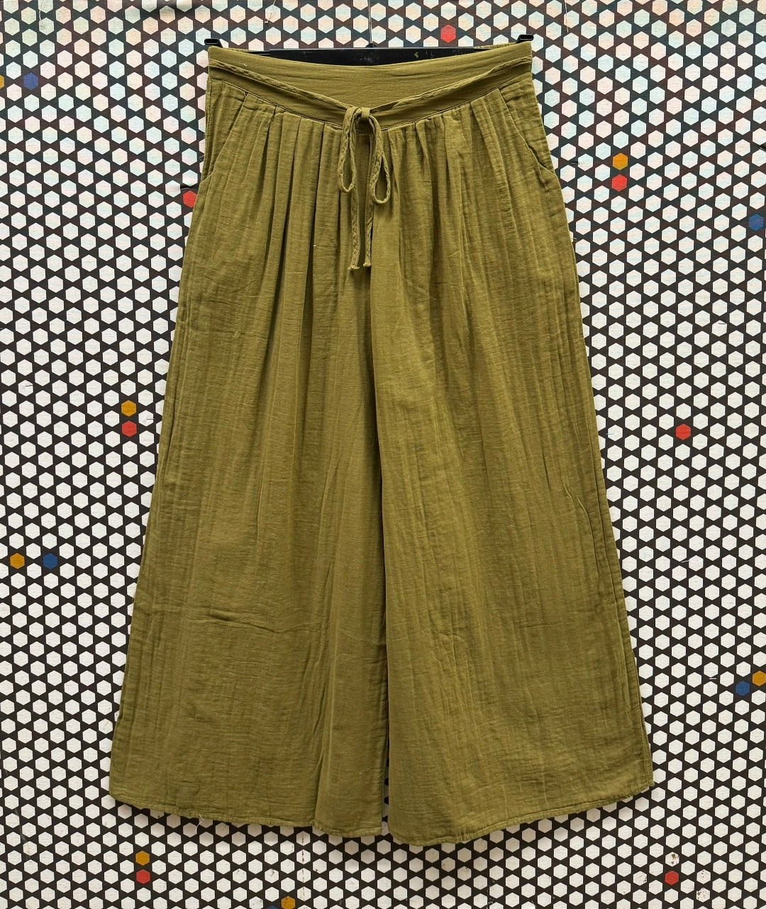 брюки женские хлопково-льняные с широкими штанинами,льняные широкие брюки,льняные брюки,широкие брюки,брюки женские хлопково-льняные с завышенной талией