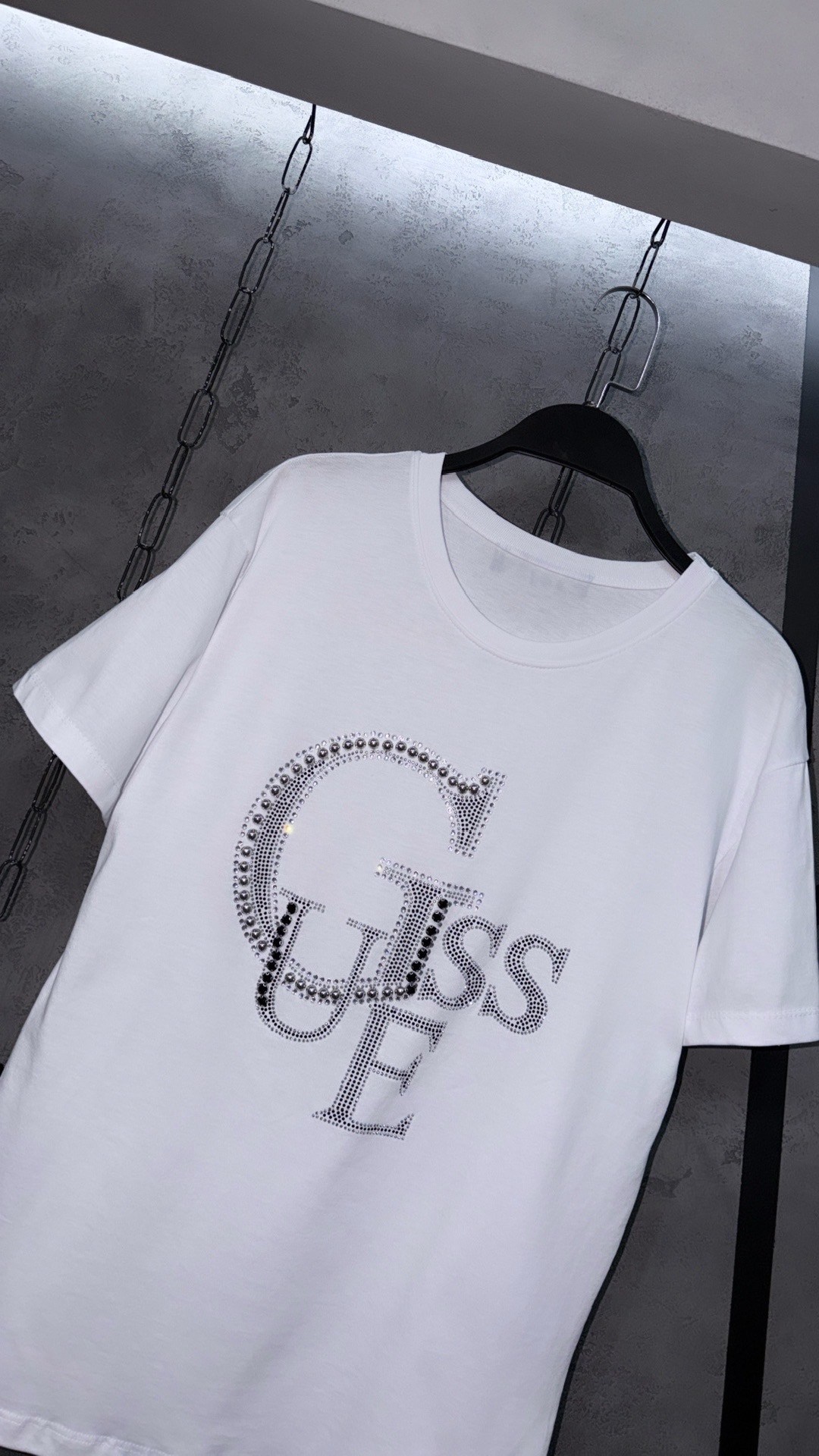 женские футболки guess,футболки женская,футболки и топы,стильная футболка,одежда футболка