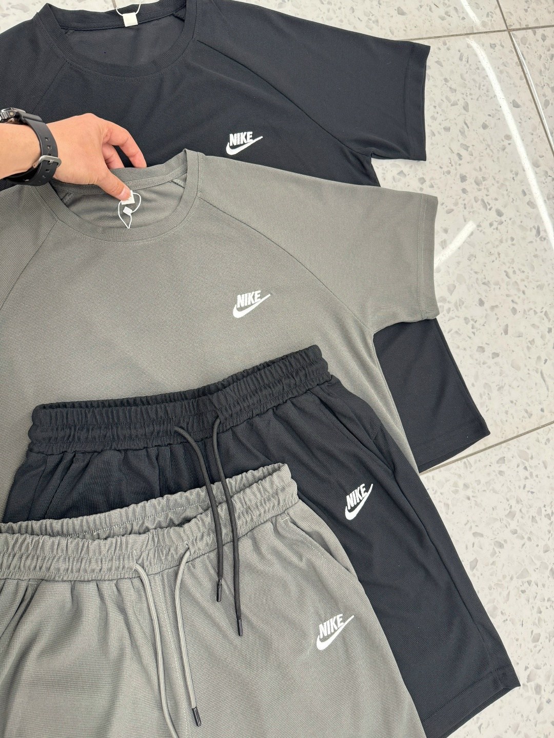 костюм спортивный мужской nike,спортивные костюмы nike,костюм спортивный мужской,спортивный костюм с футболкой и шортами,спортивные костюмы для мужчин