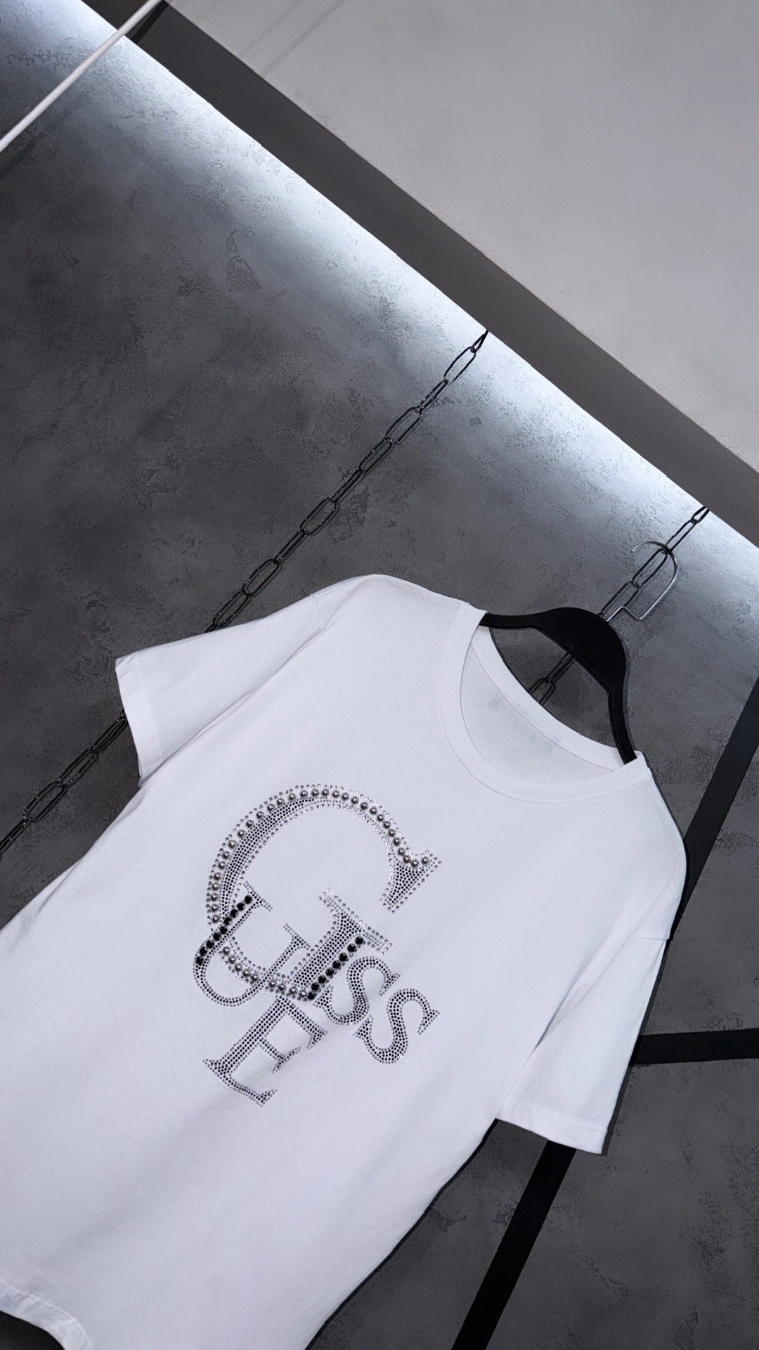 женские футболки guess,футболки женская,футболки и топы,стильная футболка,одежда футболка